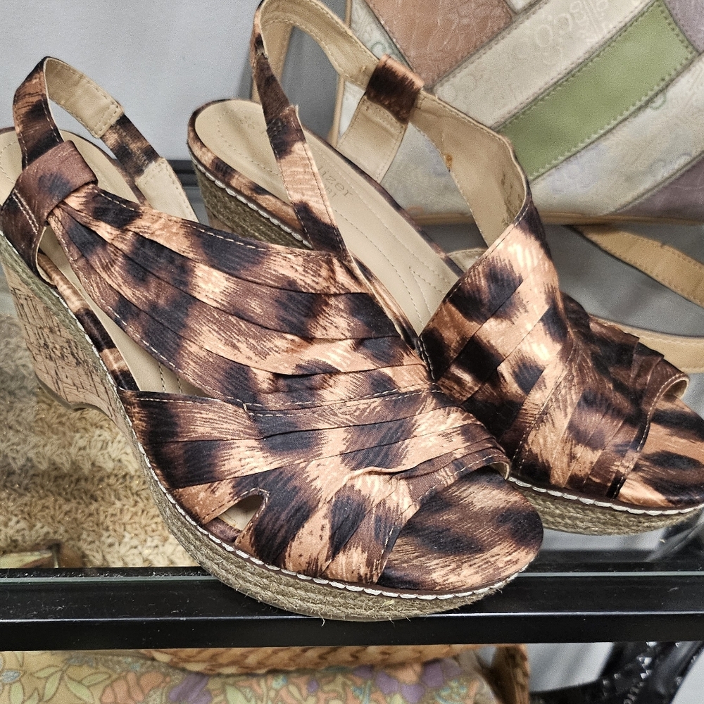 Stylish Women's Brown Sandals
